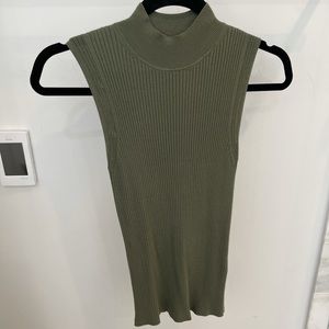 Banana Republic sleeveless ribbed turtleneck